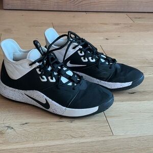 Nike Paul George basketball shoes